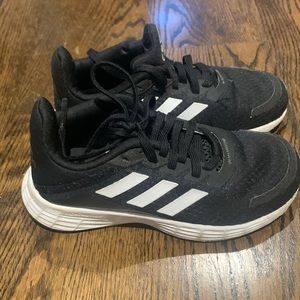 Adidas light motion sneakers